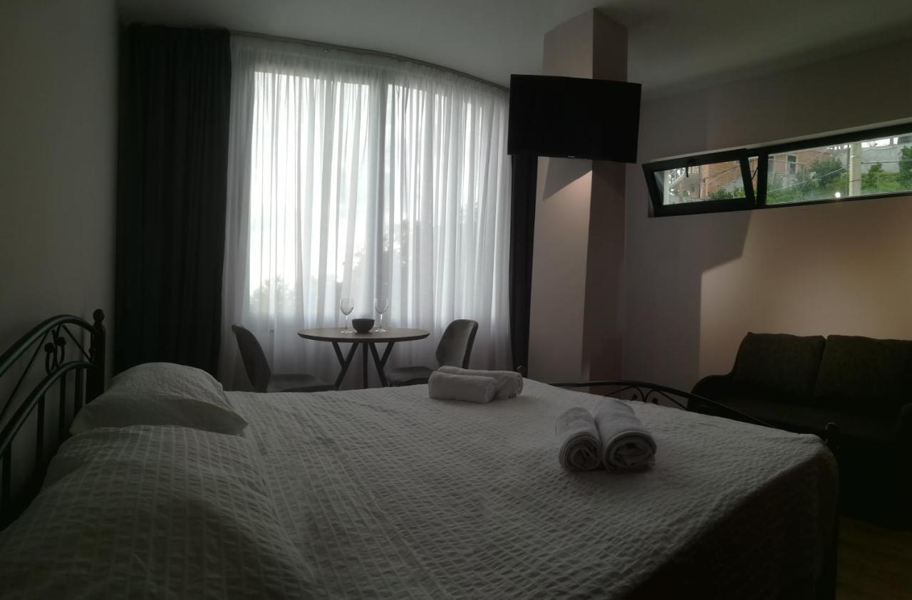 Sleep And Wine Hotell Batumi Eksteriør bilde